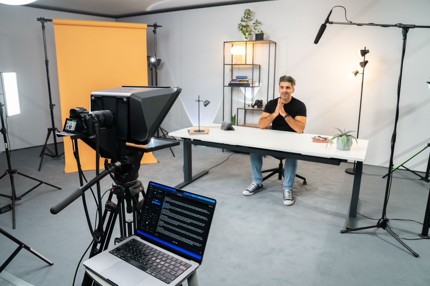 Elgato Prompter XL Targets Pro Creators with $600 Price