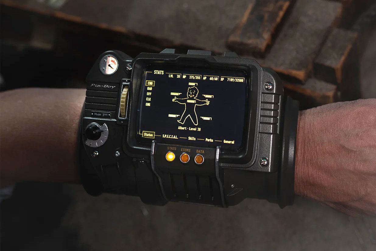 Bethesda's $300 Pip-Boy 3000 replica measures real radiation