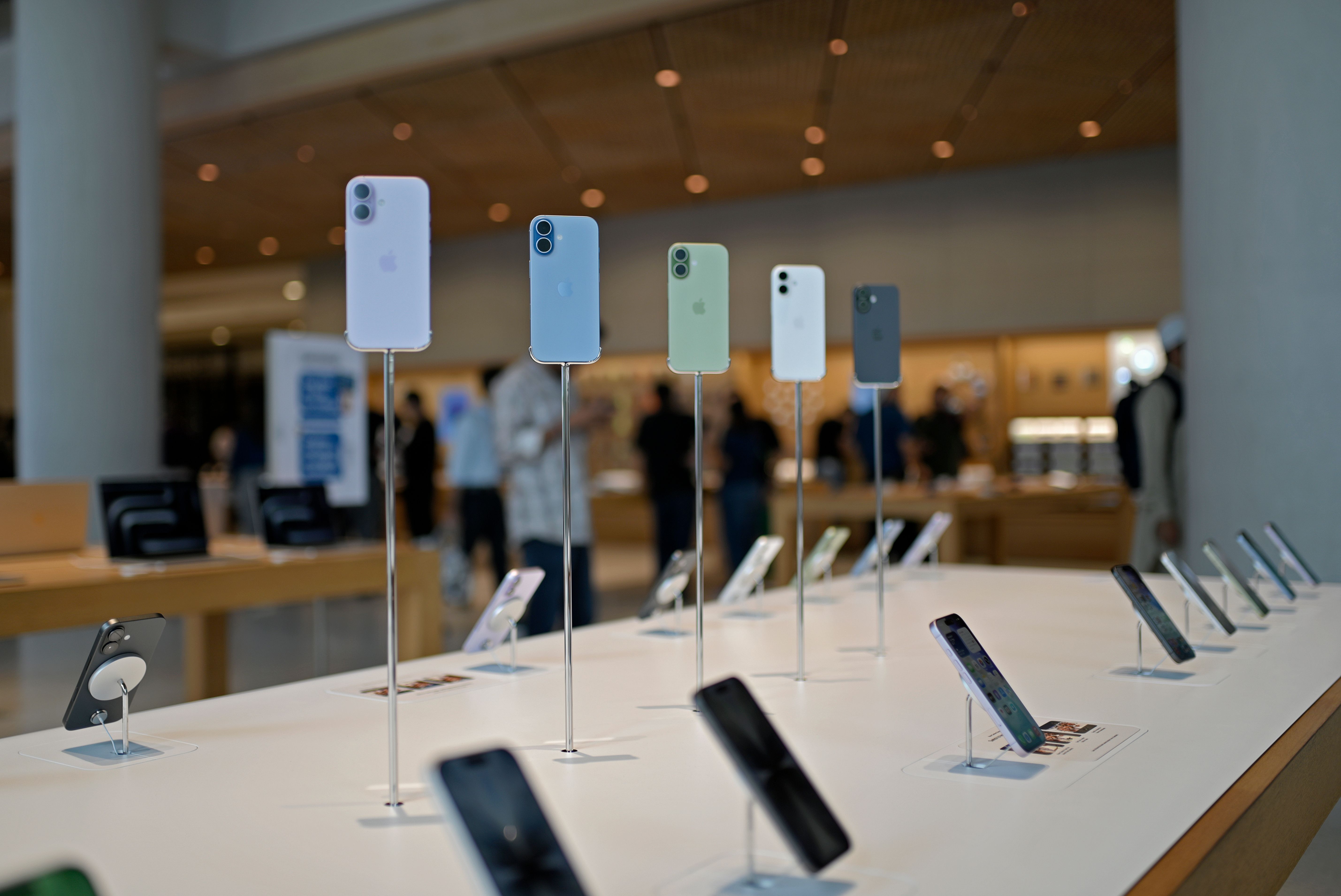 India Orders Apple, Samsung to Preload State Security App