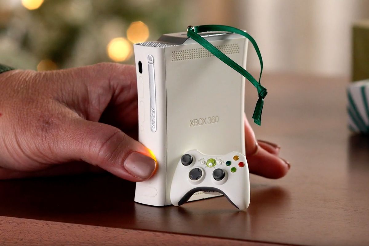 Hallmark Xbox 360 ornament brings Halo theme to holiday trees