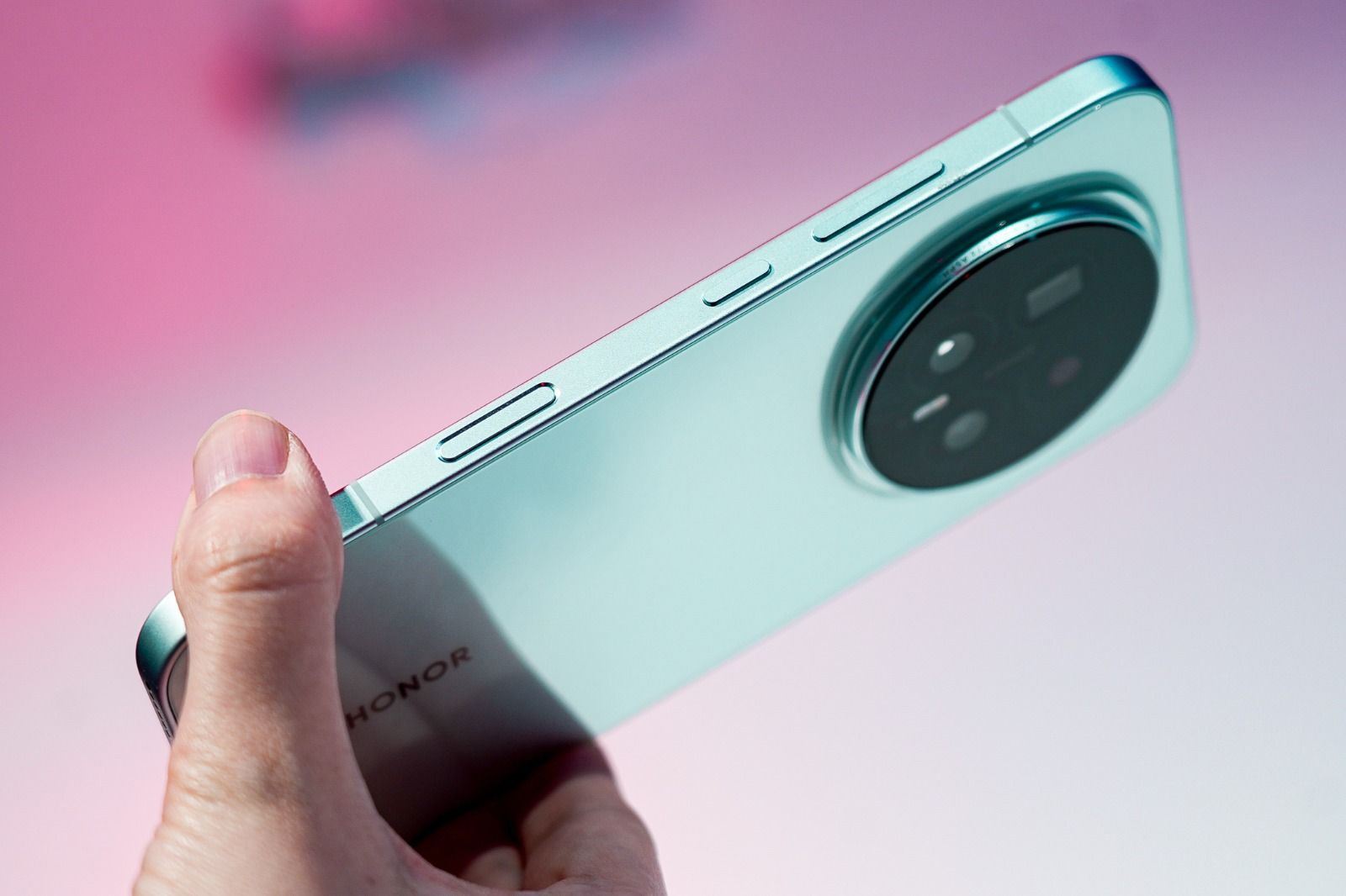 Honor Magic 8 Pro Gets Dedicated AI Button for October Launch