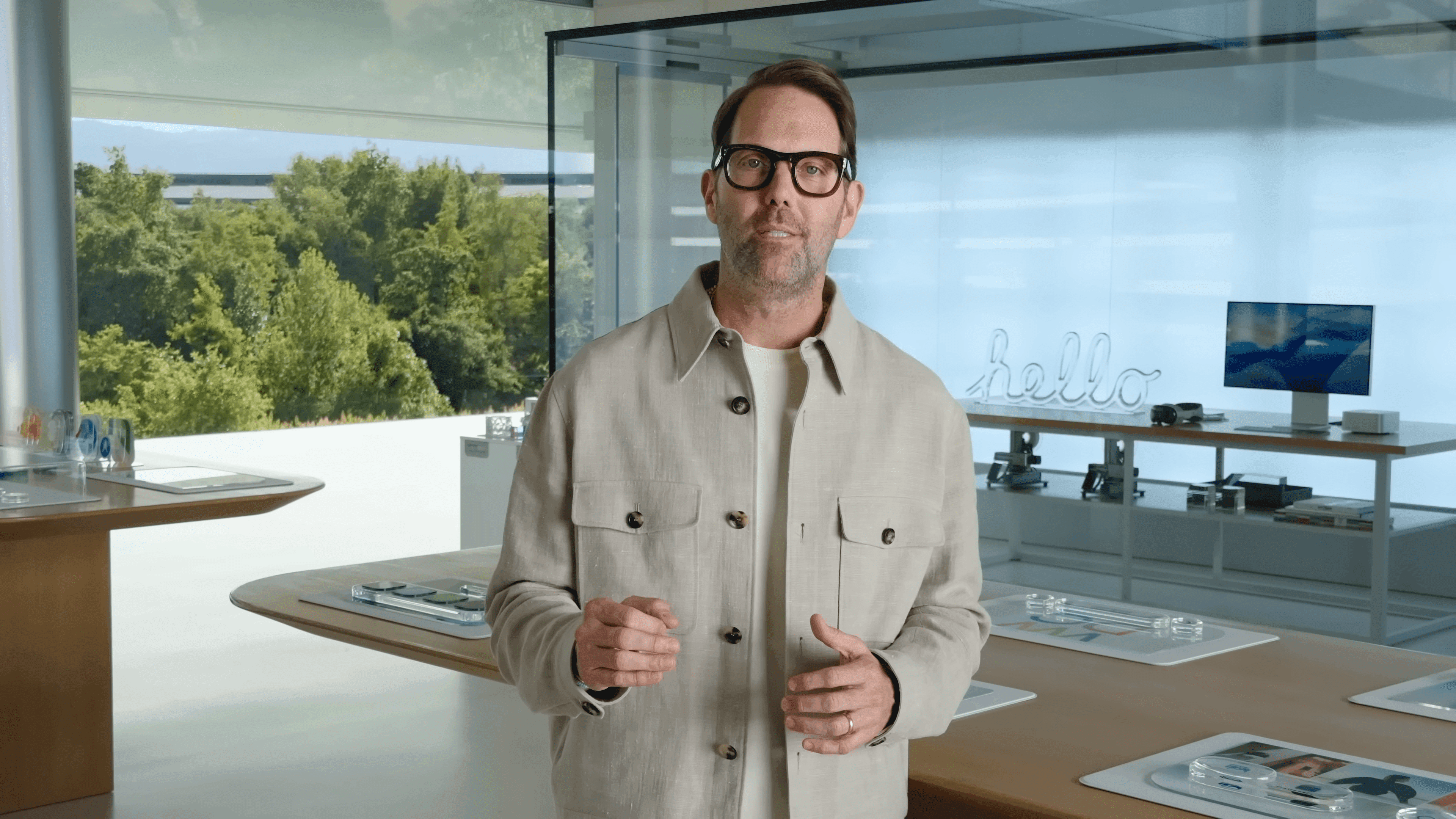 Apple's UI Design Chief Alan Dye Jumps to Meta in Major Coup