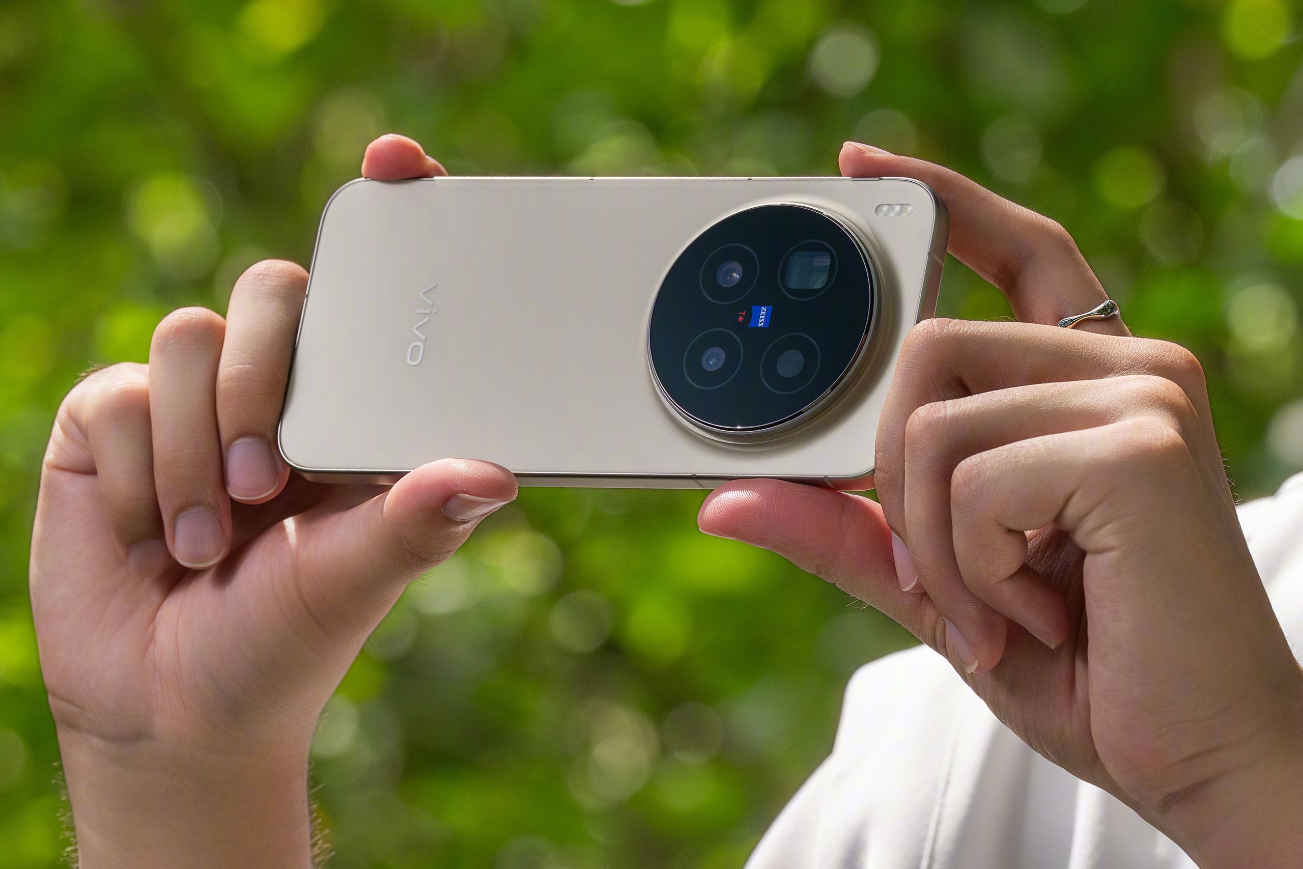 Vivo X300 Pro Rivals Ultra Cameras for $745